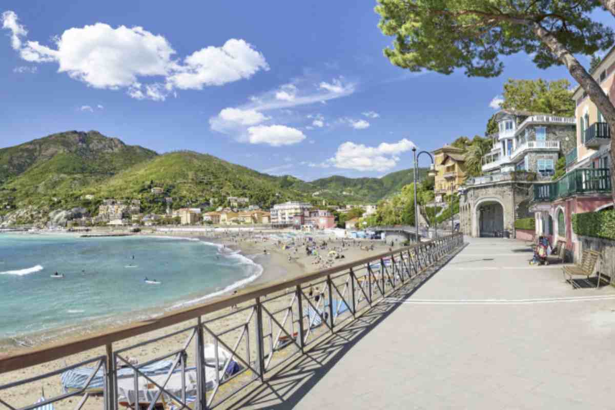Levanto è facilmente raggiungibile sia in auto che con i mezzi pubblici. Chi viaggia in automobile può prendere l’autostrada A12