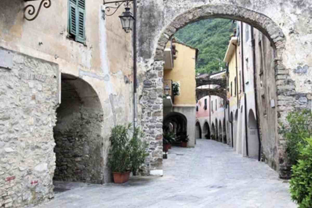 Negli ultimi anni, l’attenzione verso i borghi liguri è cresciuta notevolmente, sia da parte del turismo nazionale che internazionale.