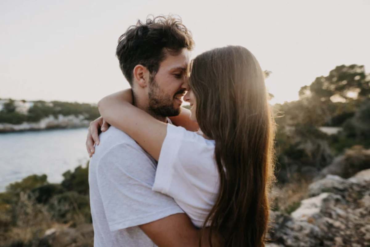 Gemelli – La settimana promette tensioni in amore, specialmente per chi è in coppia. L’influsso di Plutone potrebbe spingere verso tentazioni di infedeltà