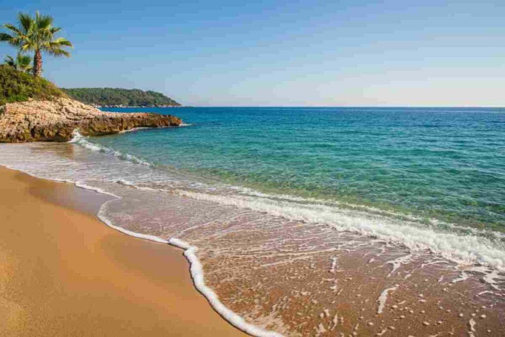 Spiaggia deserta bellissima