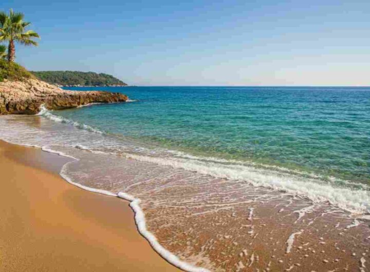 Spiaggia deserta bellissima