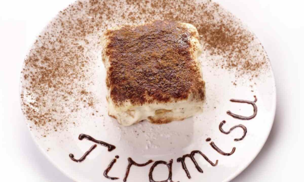 Questa variante si distingue per la sua preparazione a freddo, senza necessità di cottura, e per l’uso di ingredienti genuini come panna montata
