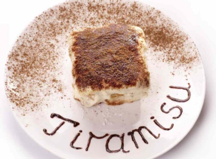 Questa variante si distingue per la sua preparazione a freddo, senza necessità di cottura, e per l’uso di ingredienti genuini come panna montata