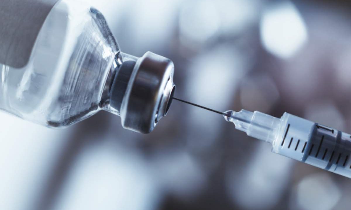 Il vaccino Vaxzevria, sviluppato in collaborazione con i ricercatori dell’Università di Oxford, è stato il primo a ottenere l'approvazione