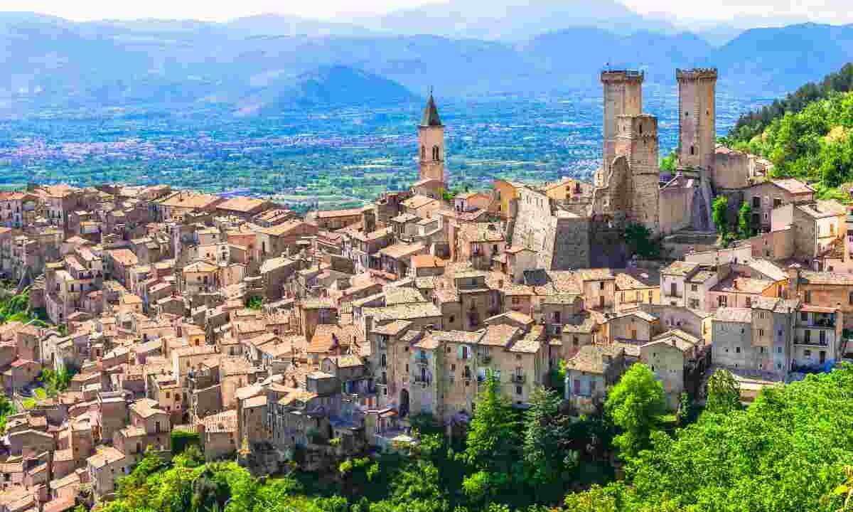 Sembra la Grecia ma è un borgo italiano dal fascino unico