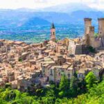 Sembra la Grecia ma è un borgo italiano dal fascino unico