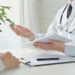 Tosse persistente e dolore al torace: quando correre dal medico
