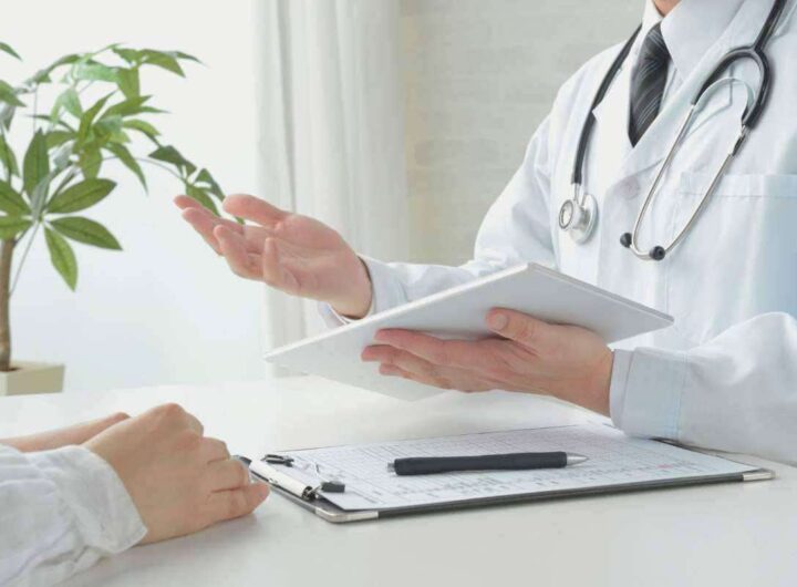 Tosse persistente e dolore al torace: quando correre dal medico