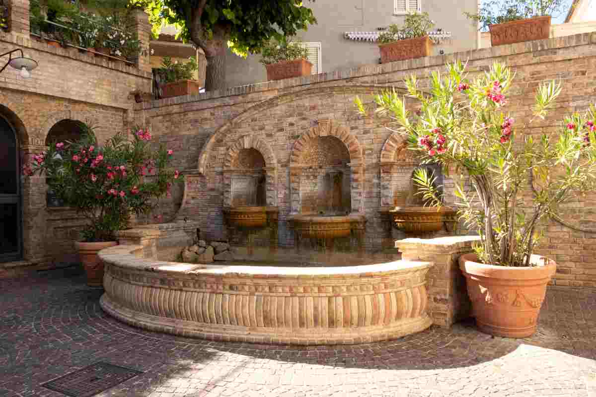 Sembra la Grecia ma è un borgo italiano dal fascino unico